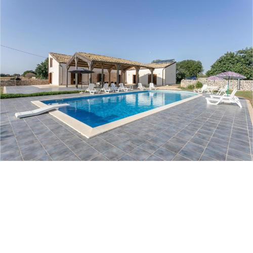 Amazing Home In Ragusa With 6 Bedrooms, Private Swimming Pool And Outdoor Swimming Pool