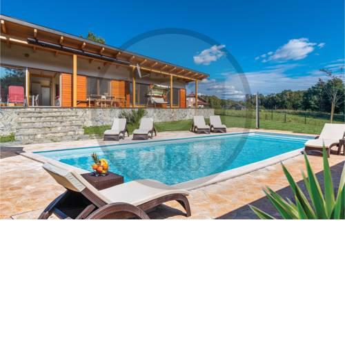 Amazing home in Rakov Potok w/ Outdoor swimming pool, Sauna and 3 Bedrooms