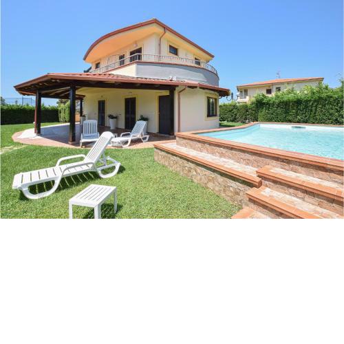 Amazing home in Sangineto Lido with 6 Bedrooms, Jacuzzi and WiFi