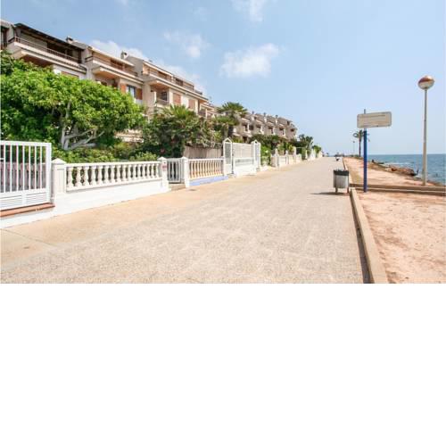 Amazing home in Santa Pola w/ 5 Bedrooms