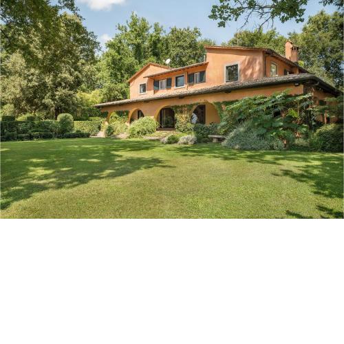 Amazing home in SantOreste with 5 Bedrooms, WiFi and Outdoor swimming pool