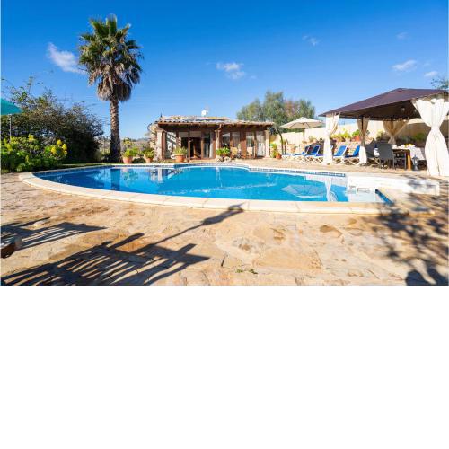 Amazing home in Sineu with Outdoor swimming pool, WiFi and 3 Bedrooms