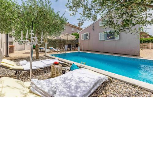 Amazing home in Sisan with Outdoor swimming pool, WiFi and 2 Bedrooms