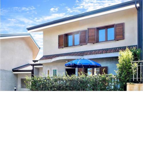 Amazing home in Soverato with 3 Bedrooms and WiFi