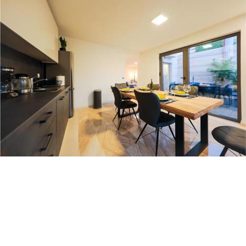Amazing home in Zadar w/ Outdoor swimming pool, Jacuzzi and 2 Bedrooms