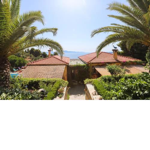 Amazing luxury private apartment Birds majestic view near the sea
