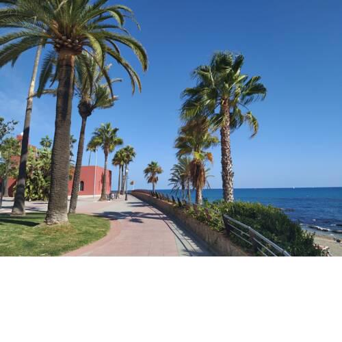 Amazing, Modern Apartment with Balcony, Free WiFi, near Beach