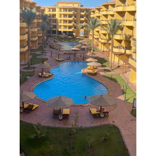 Amazing pool view apartment - The British Resort