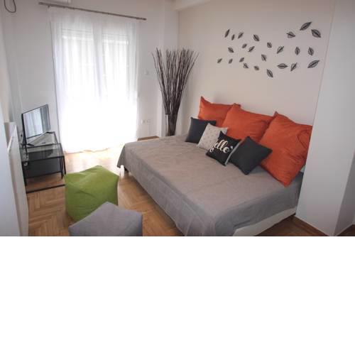 Amazing renovated 3 bedroom flat in central Athens