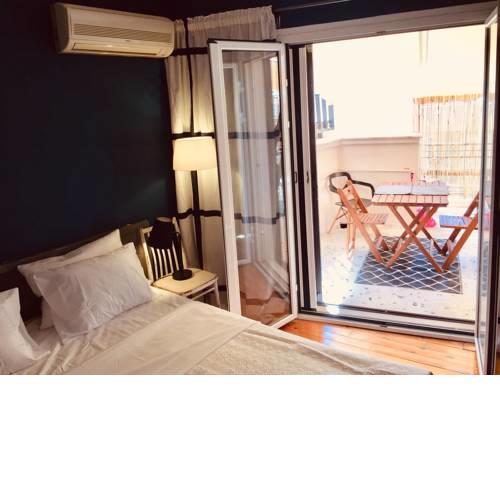 Amazing room in the apartment in the heart of Athens