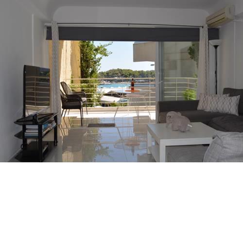 Amazing sea view- beach front luxury apartment!