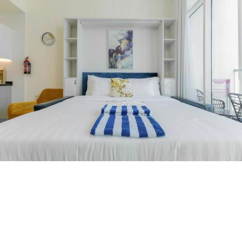 Amazing Studio Apartment in Bayz Danube