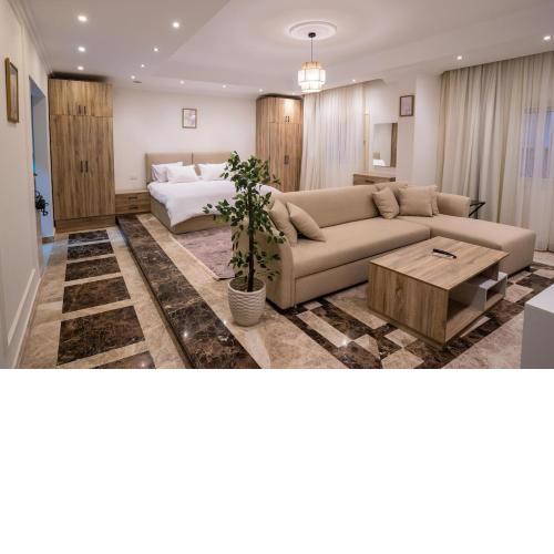 Amazing Super-King bed Studio G02 R Suites