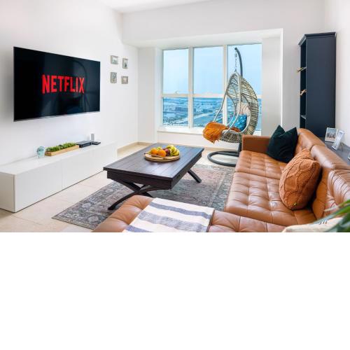 Amazing Two Bedroom in Marina with Palm View