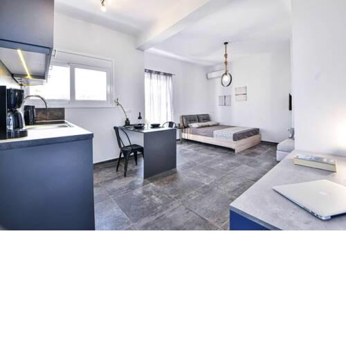 Amazing Views! Modern Penthouse next to Metro/Tram