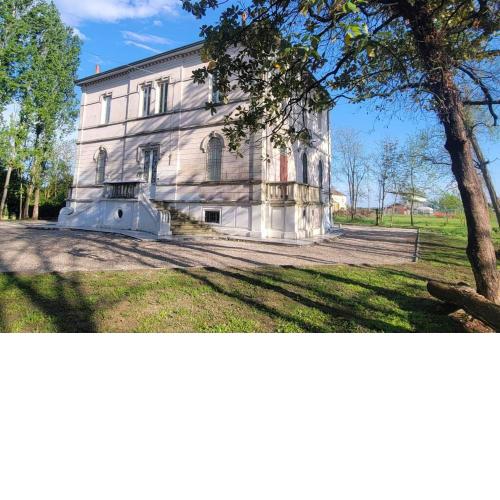 Amazing Villa in Migliarino