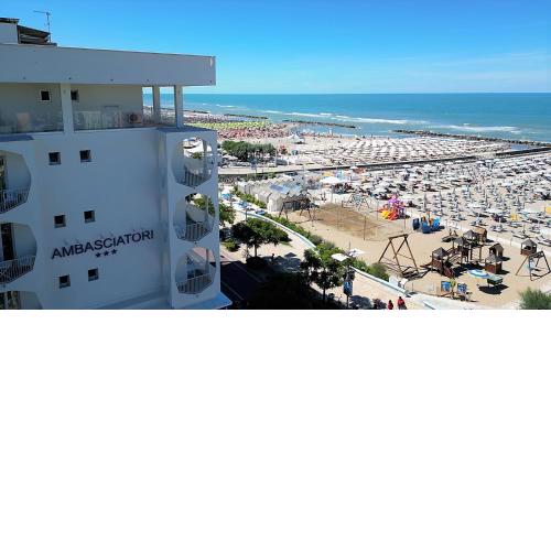 Ambasciatori Hotel - Davanti a noi solo il Mare