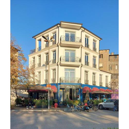 Amo's Hotel