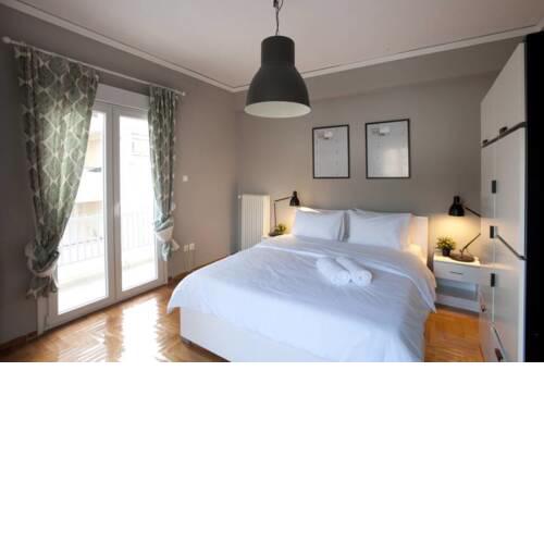 Ampelokipoi, A Spacious & Sunny Apartment