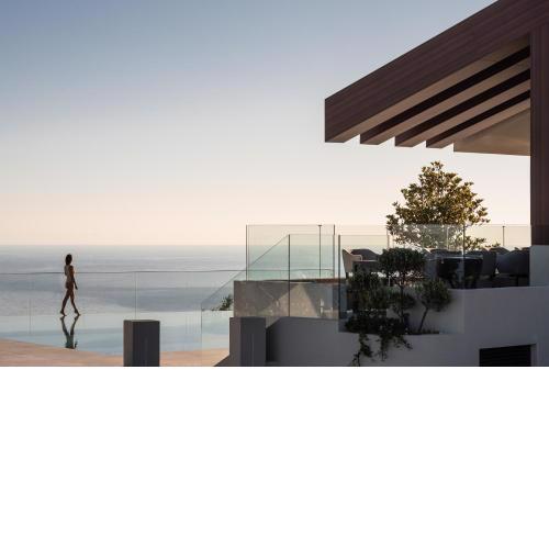 Amphi Exclusive Residence, a Legendary Retreat!