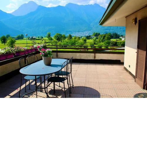 Ampia Casa con grandi Terrazze vista Alpi Retiche