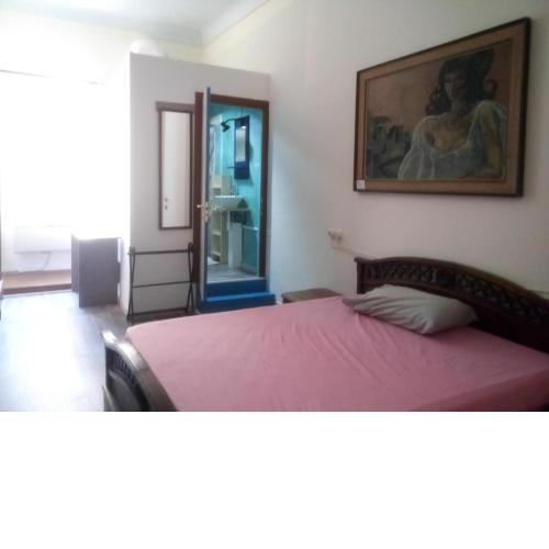 Ampia stanza con bagno privato, centro Sassari