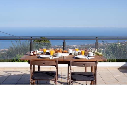 Amplia Villa con vistas al mar y terraza