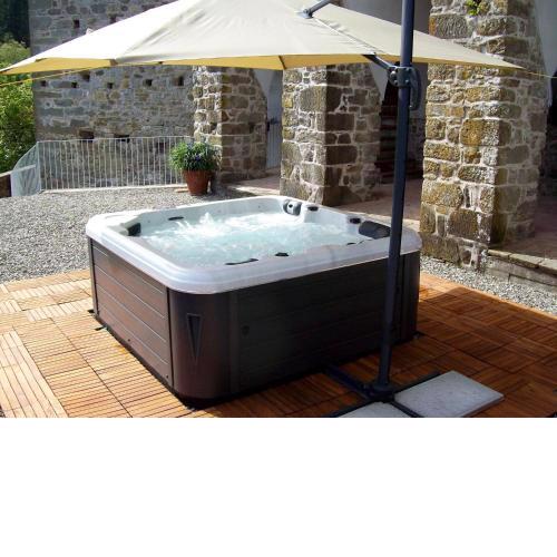 Ancient Farmhouse with private heated hot tub and pool