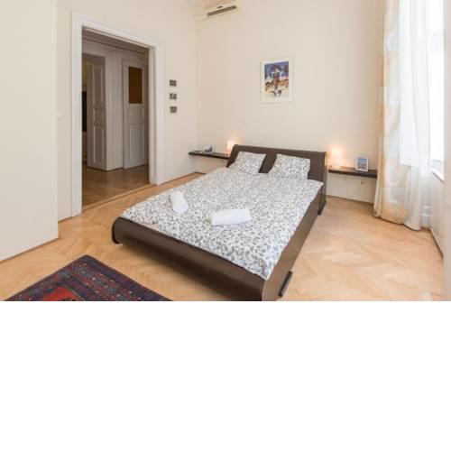 Andrassy Avenue apartment Room 5