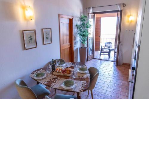 Anemoni Home nel Borgo di Montegridolfo by Yohome