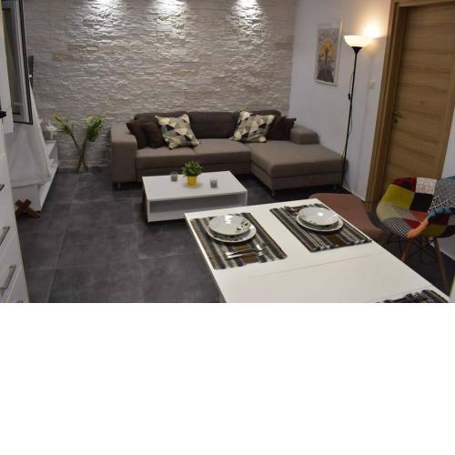 Anissa House