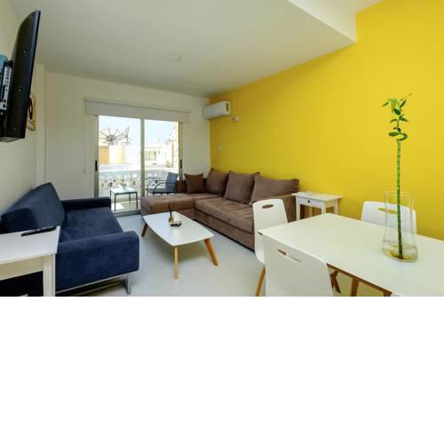 Anonymous - 2 BR - 2 Floors - Central