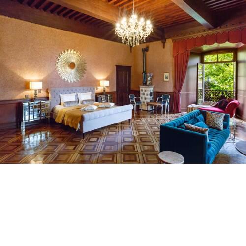 Antique apartment in the XV century Castle