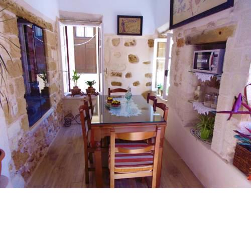 Antonia Traditional Estate