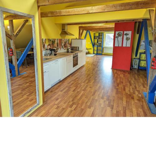 Anton's bunte Welt (100 m², Parkplatz, Garten und viel mehr)