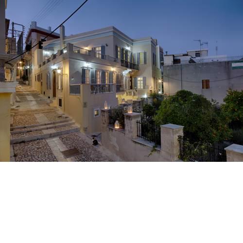 Antouanetta Apartments