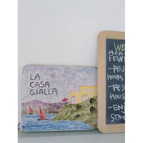 Aparment with sea view La casa Gialla
