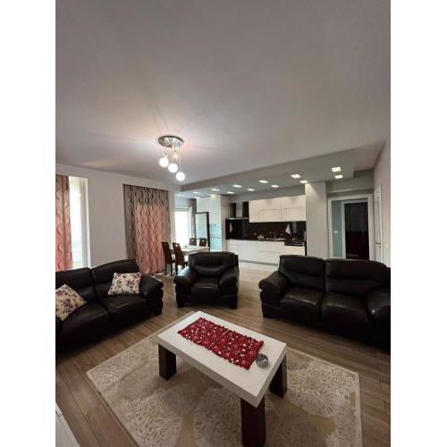 Apartament Gjini