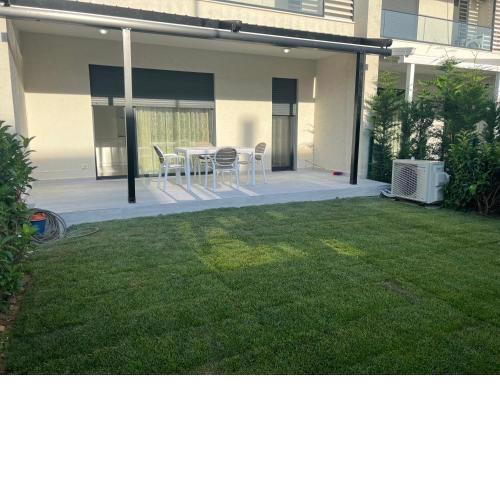 Apartament with a front yard in Valamar Residence