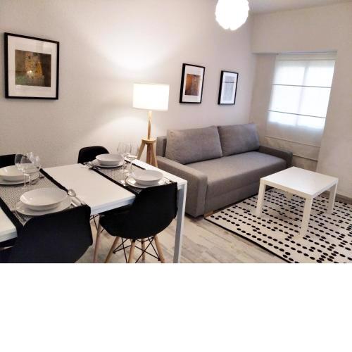 Apartamento a estrenar en pleno casco histórico con patio "chill-out"