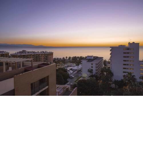 Apartamento Atico Ava Gardner, penthouse de 2 dormitorios y 2 baños, solarium con vistas espectaculares, el apartamento tiene una ubicacion unica ya que en ascensor privado tardamos 2 mts a la playa y a la vez estas en el centro de Torremolinos