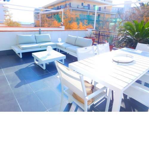 Apartamento con gran terraza con vistas al mar en Roses