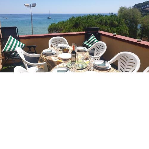 Apartamento con jardín a 11 metros de la playa. CG.