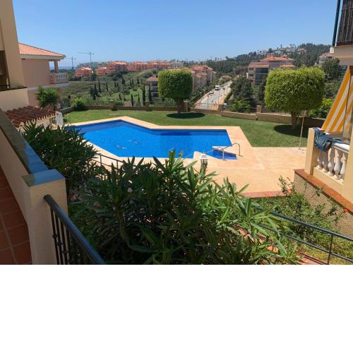 Apartamento con jardín y piscina en el faro de calaburras