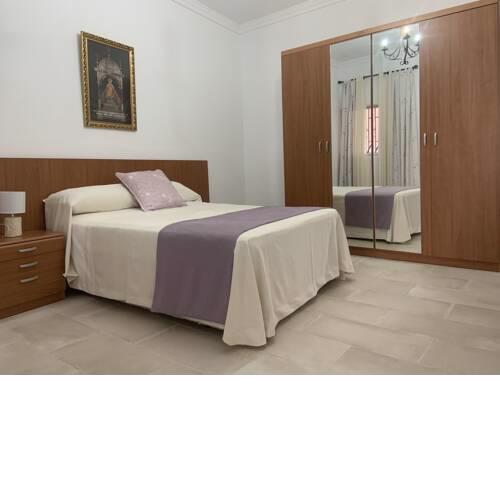Apartamento con patio delantero