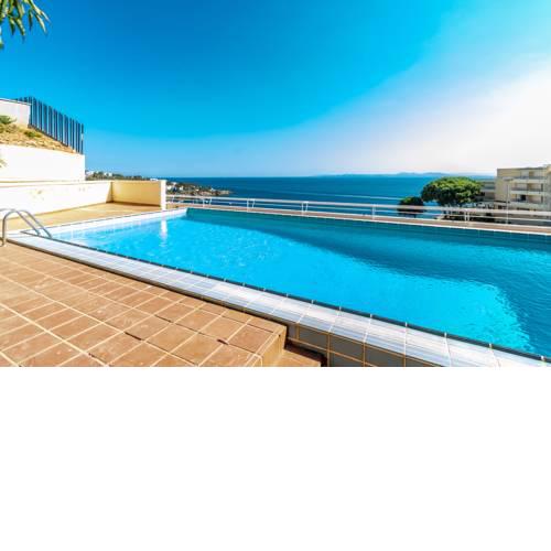 Apartamento con piscina y vistas espectaculares al mar