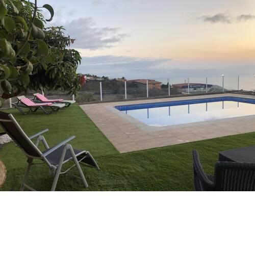 Apartamento con piscina y vistas mar y montaña
