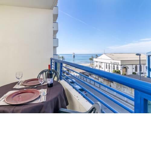 Apartamento con terraza a pie de la playa