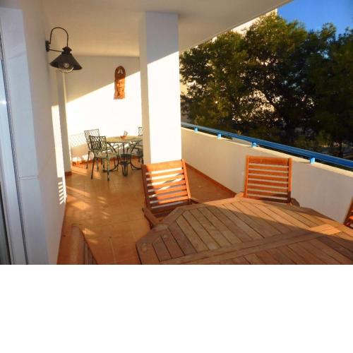 Apartamento con terraza, garaje y piscina a 350m playa