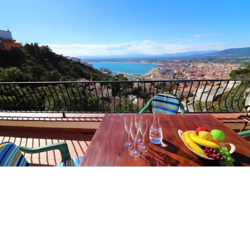 Apartamento con terraza grande y vistas preciosas al mar